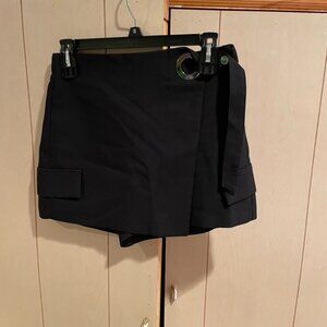 BERSHKA MINI SKORT - BLACK SIZE 6